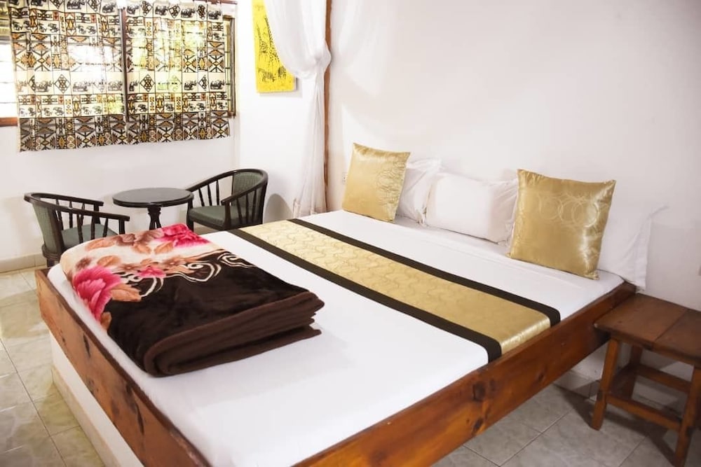 Pamoja Expeditions Lodge view 3