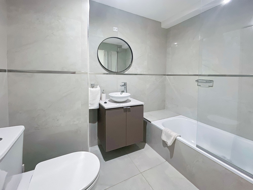 Ayres Suites Moreno