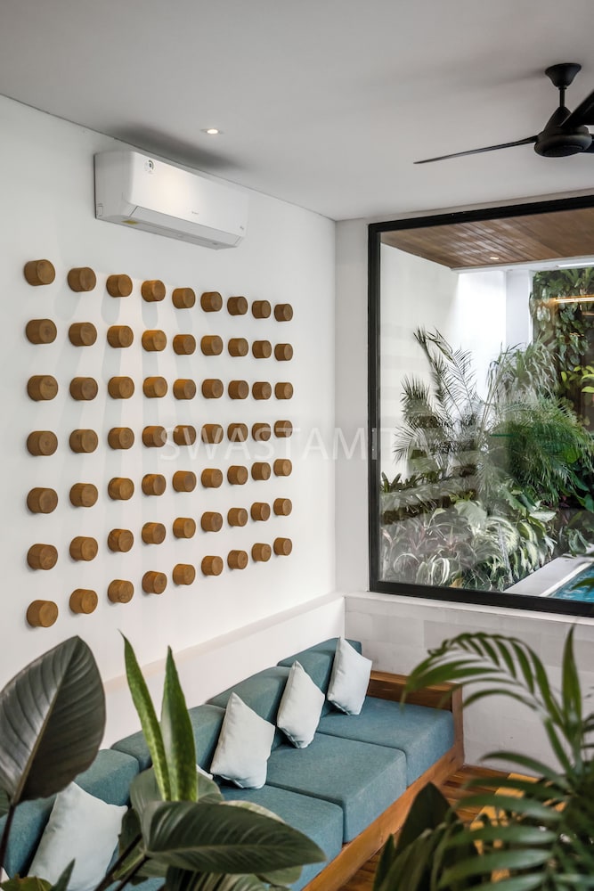 Luxury 5BR Villa, 200m to Brawah's Beach Bliss