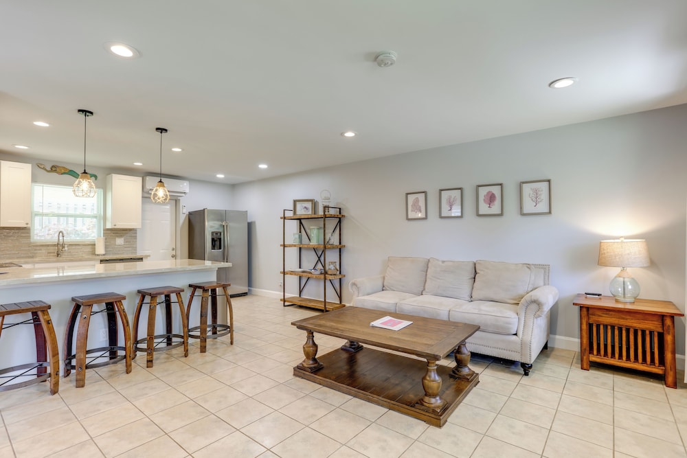 < 3 Mi to Juno Beach: Coastal Townhome w/ Patio!