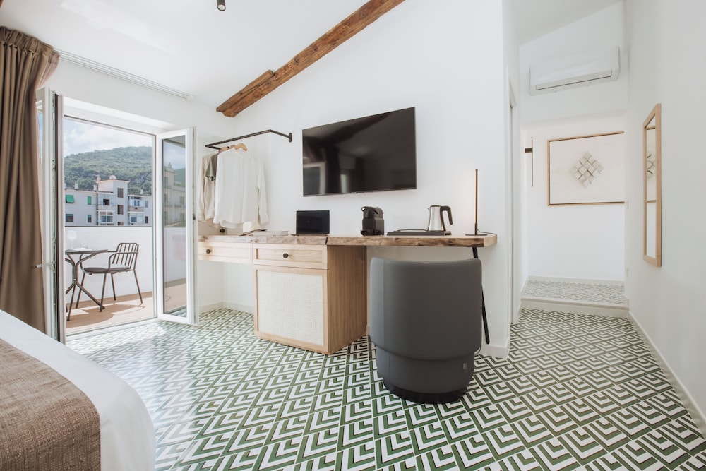 Elegant Suite With Balcony In Sorrento Center Near Oldtown