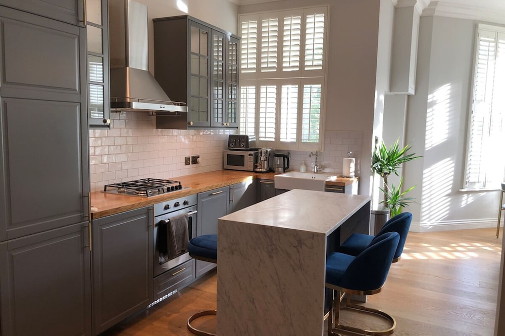 Luxury Victorian 2 Bedroom Apartment Near Tube