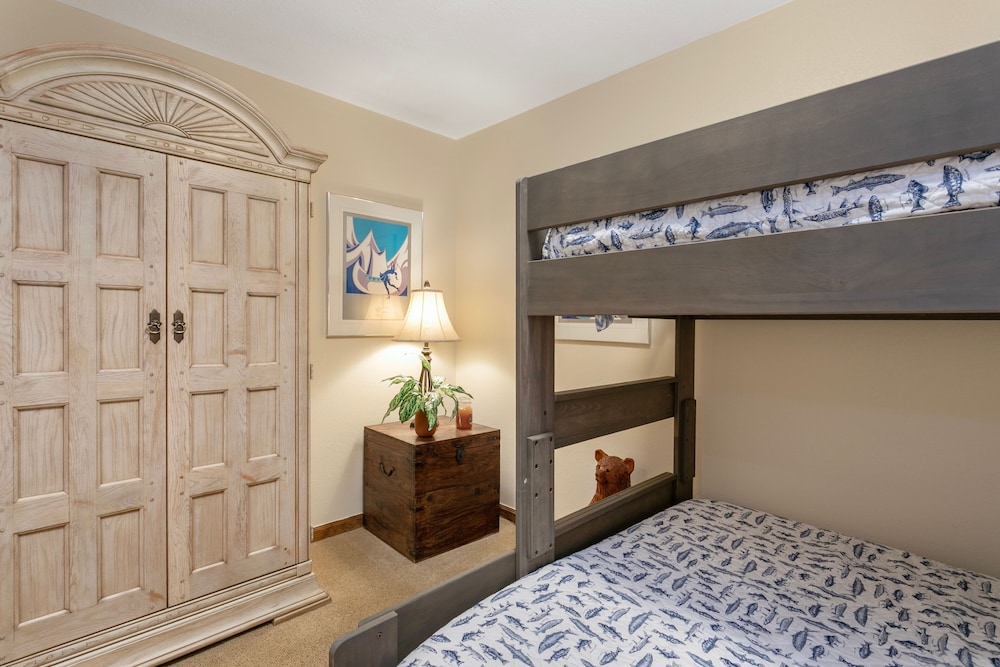 I1 Gore Creek Meadows 4 Bedroom Townhouse
