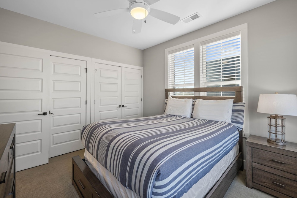 Pulse - Minutes to Broadway - Sleeps 6