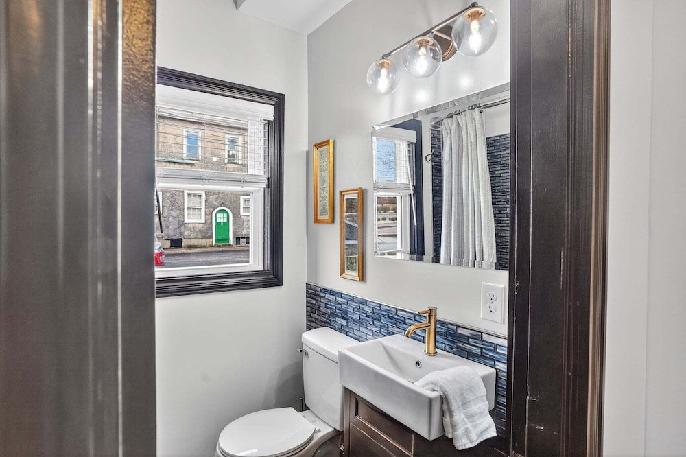 Historic 1920s Stay, Columbia House Unit A 1 Bedroom Apts