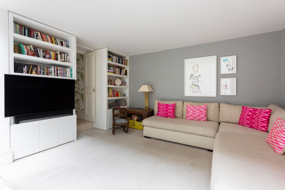 Warwick Gardens II by Onefinestay