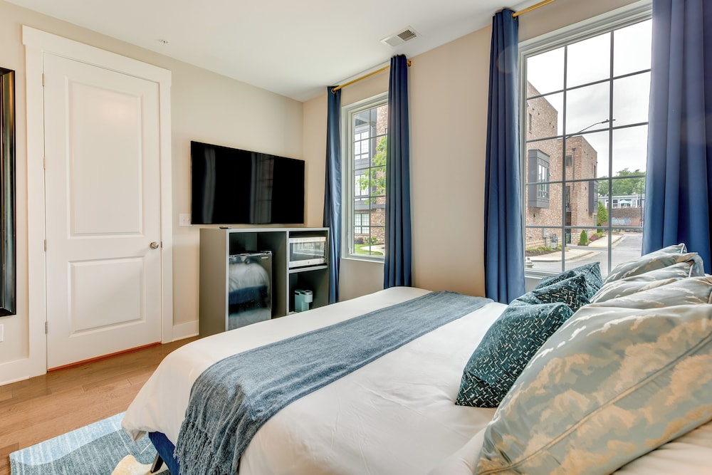Chic Atlanta Vacation Rental ~ 1 Mi to Downtown!
