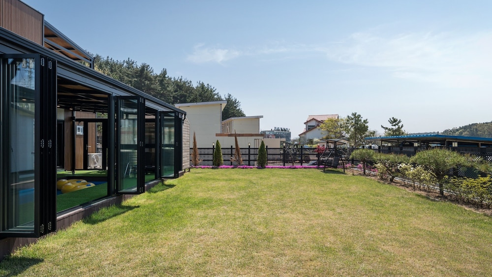 Yeongheungdo Stay Noc Pool Villa