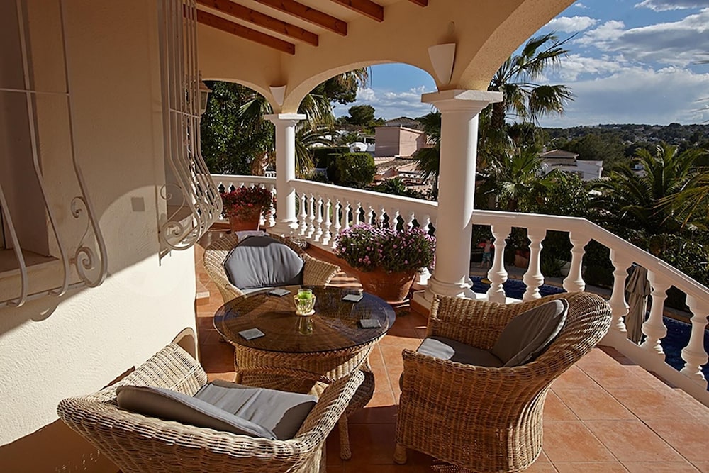 Luxury 5 Bed Mountain Views Heated Pool Games Room