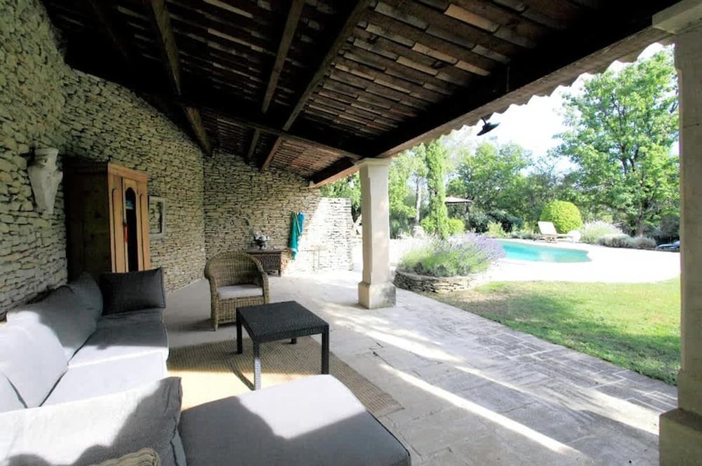 Provencal Villa in the Heart of the Luberon Scrubland