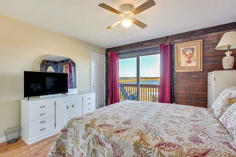 Walk to Beach: Duplex in North Topsail Beach!