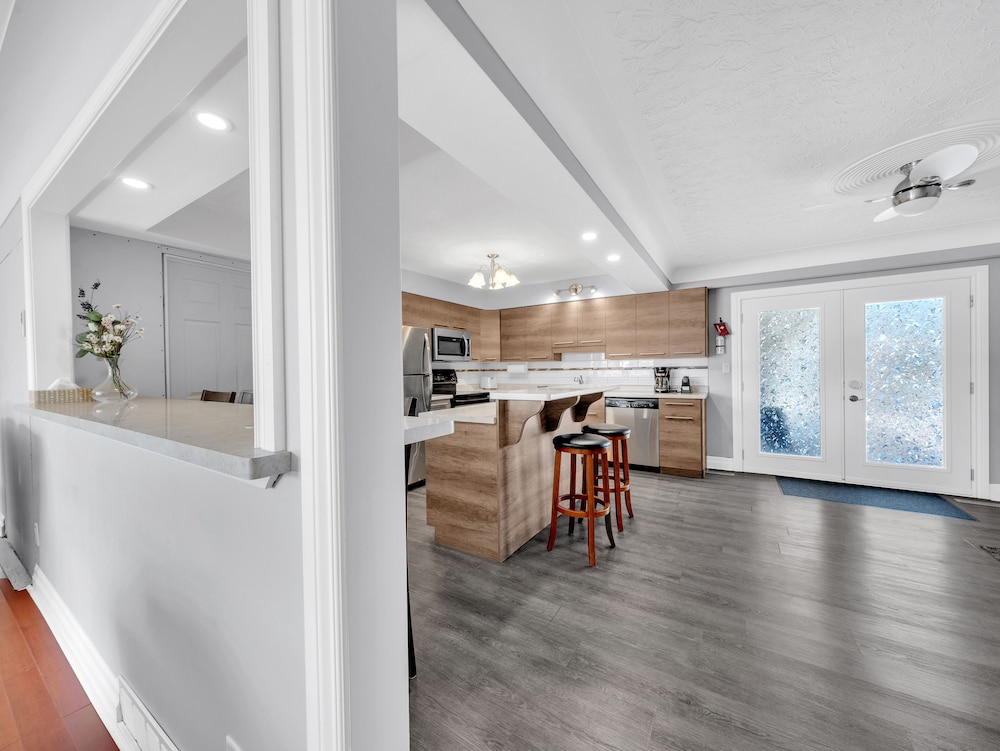 Park Bungalow #4 - Seacliff Beach Suites