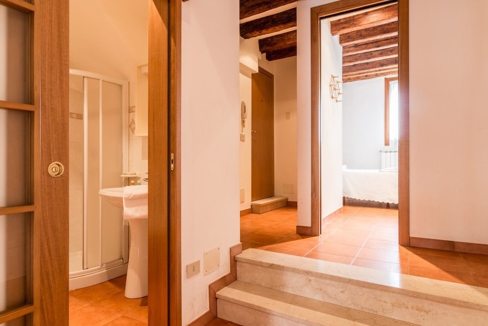 Venice Canal View Boutique Apartment