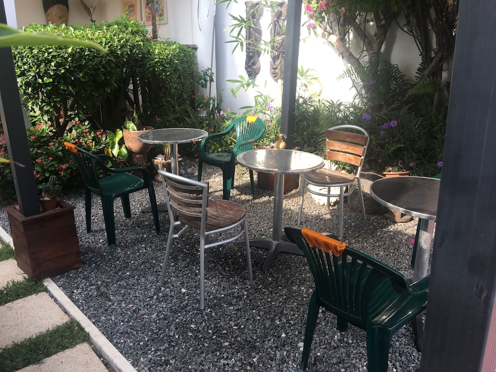 La Paradise Inn