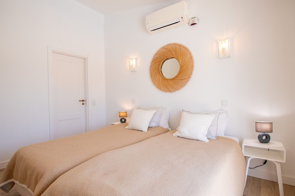67 adm 3 Bedroom Villa Walking Distance to Carvo