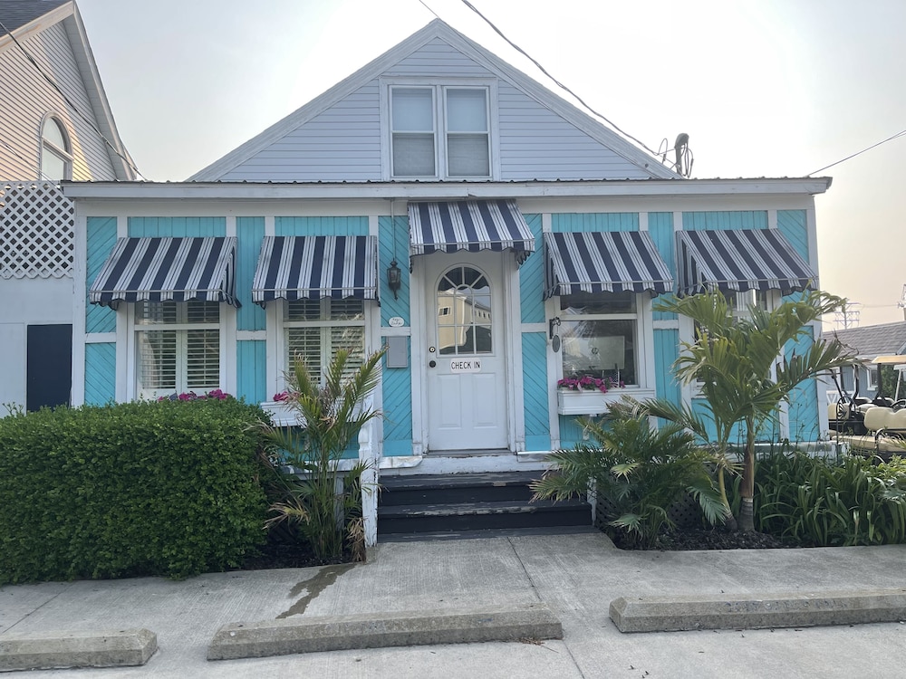 Harbour Square Suites