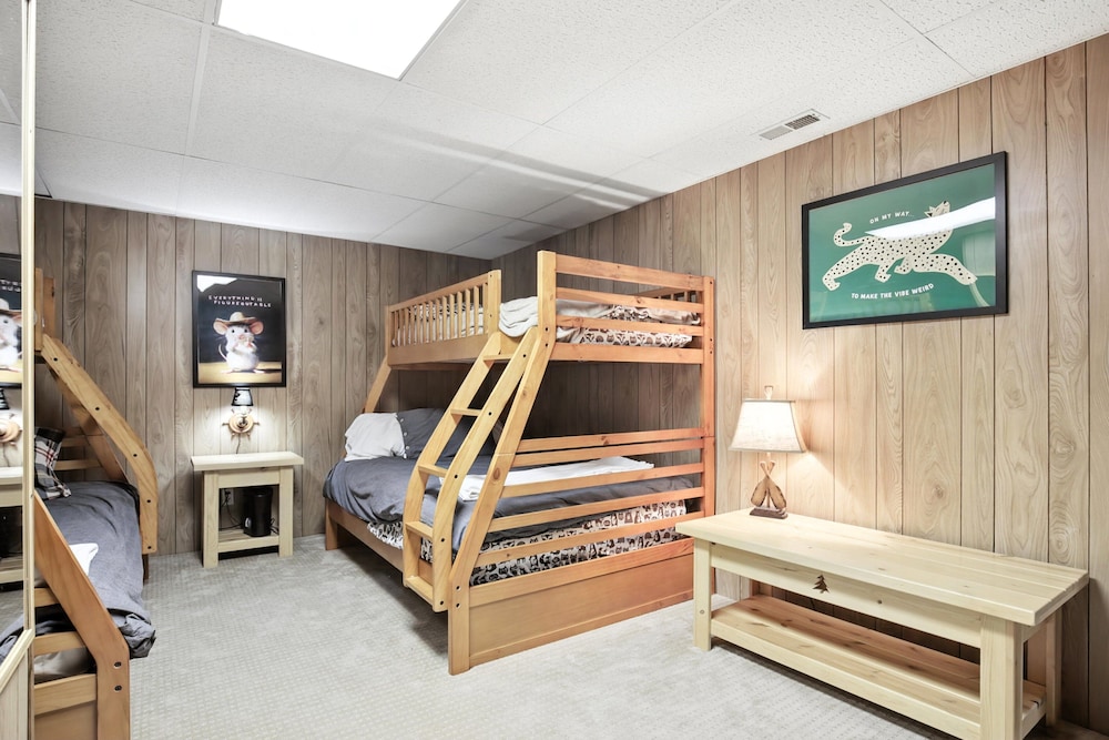The Treehouse Lakes & Trails Cabin 3 Bedroom Cabin