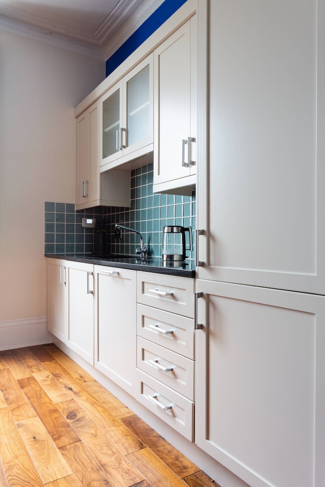 Stafford Terrace IV by Onefinestay