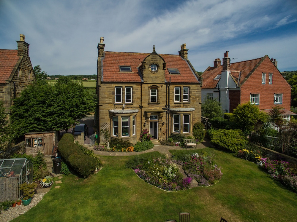 Hotel Saxon Villa - Image 1