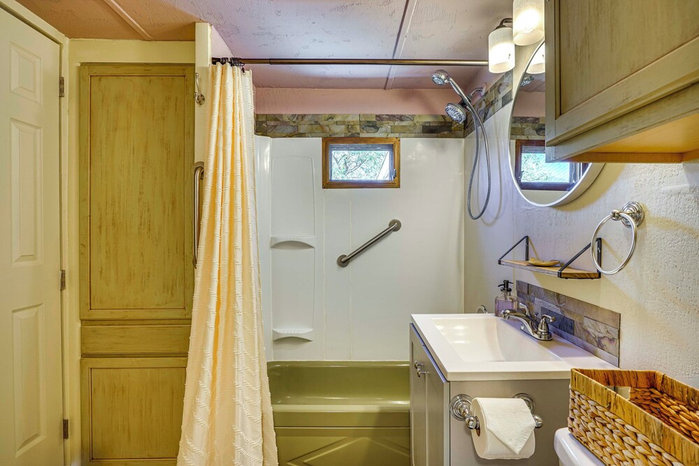 1 Acre, Home Office: Sierra Vista Gem 4 Mi to Dtwn