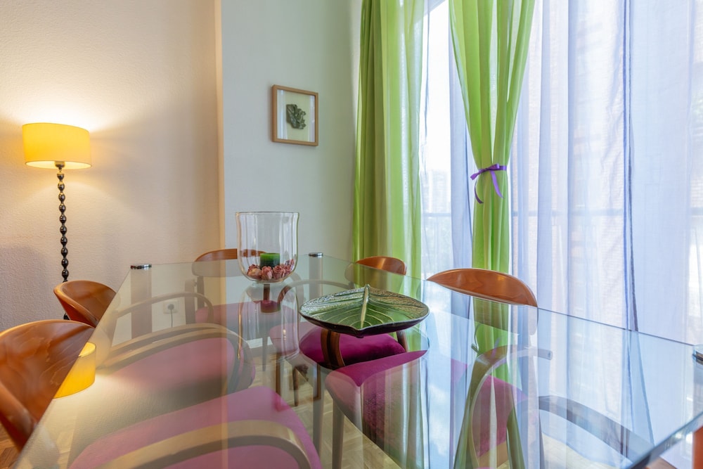 M Pvdp175 Amplio Apartamento de Tres Dormitorios