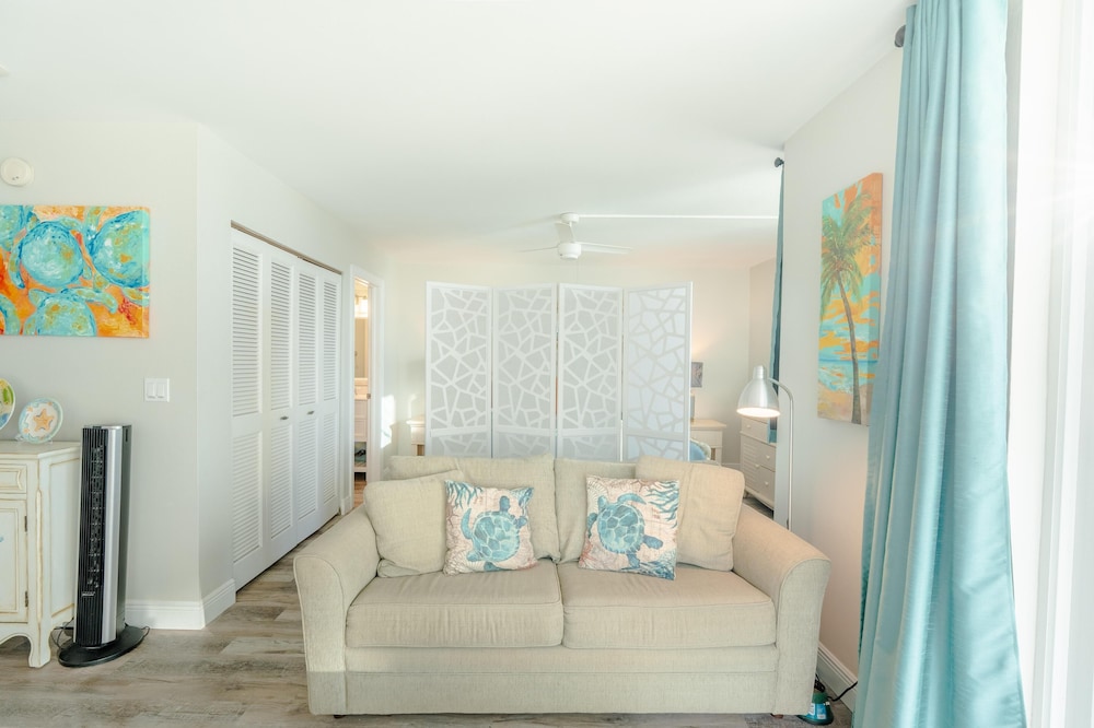 Estero Beach & Tennis 807-c