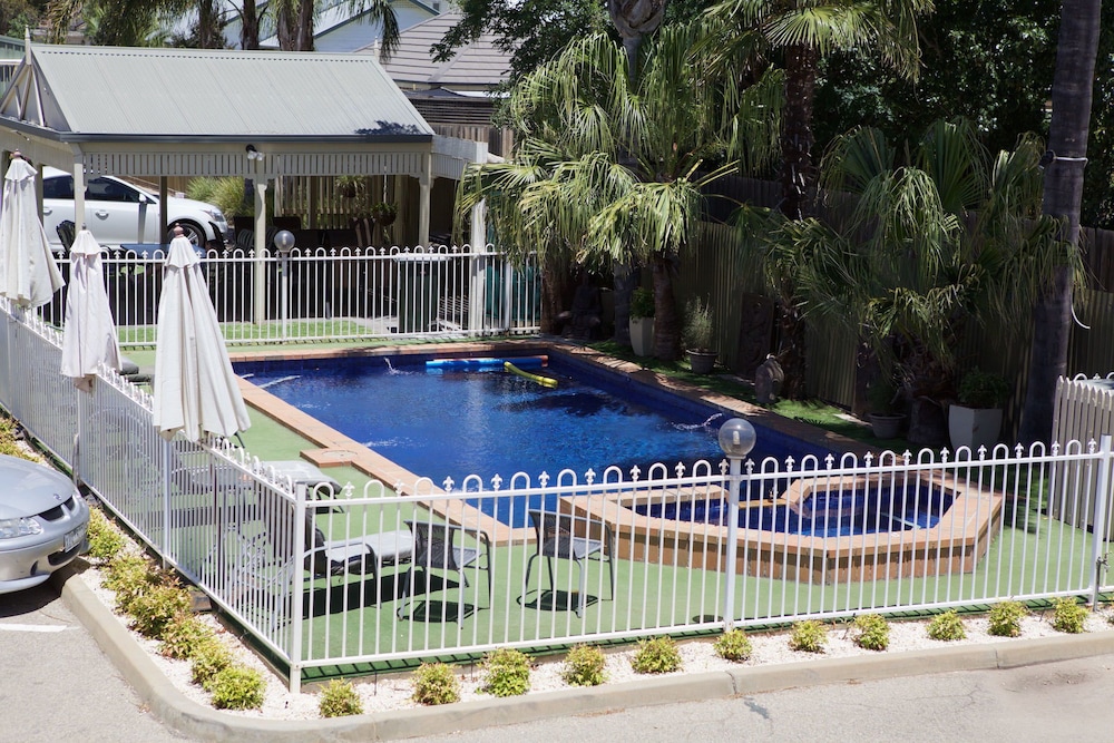 Paddle Wheel Motel