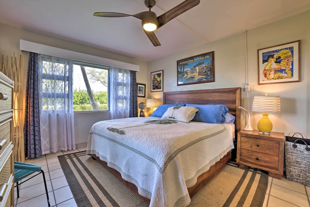 Ocean-view Kihei Condo w/ Lanai: Steps to Beach!