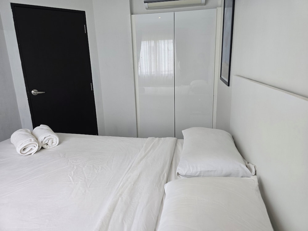 Bright & Breezy -1BR T1 211