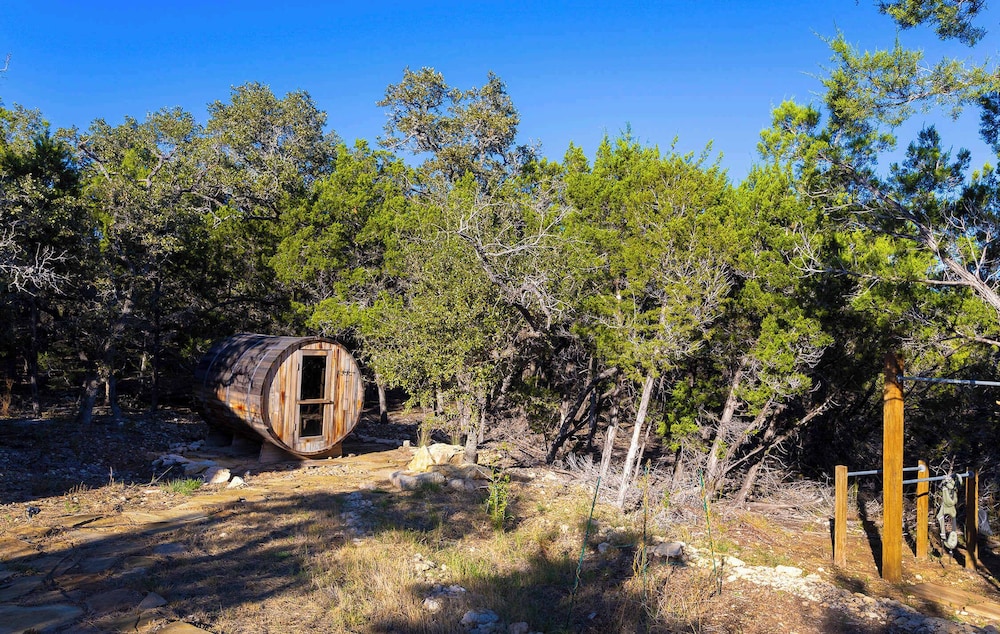 Creator Cabin, Contemporary Getaway With Sauna