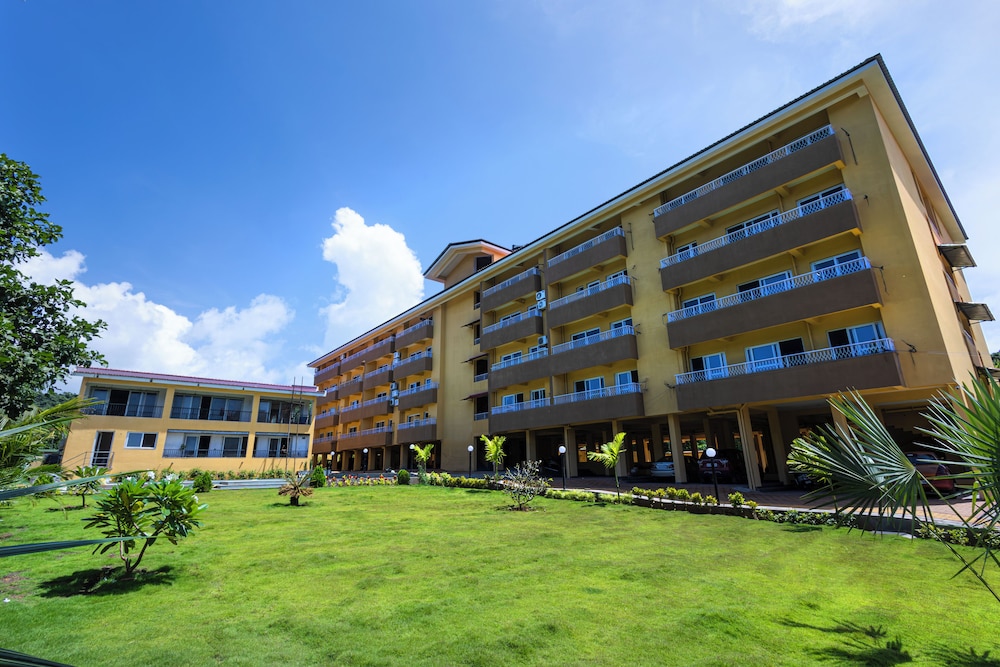 Alaya Stays Veera Marina 1BHK with Pool