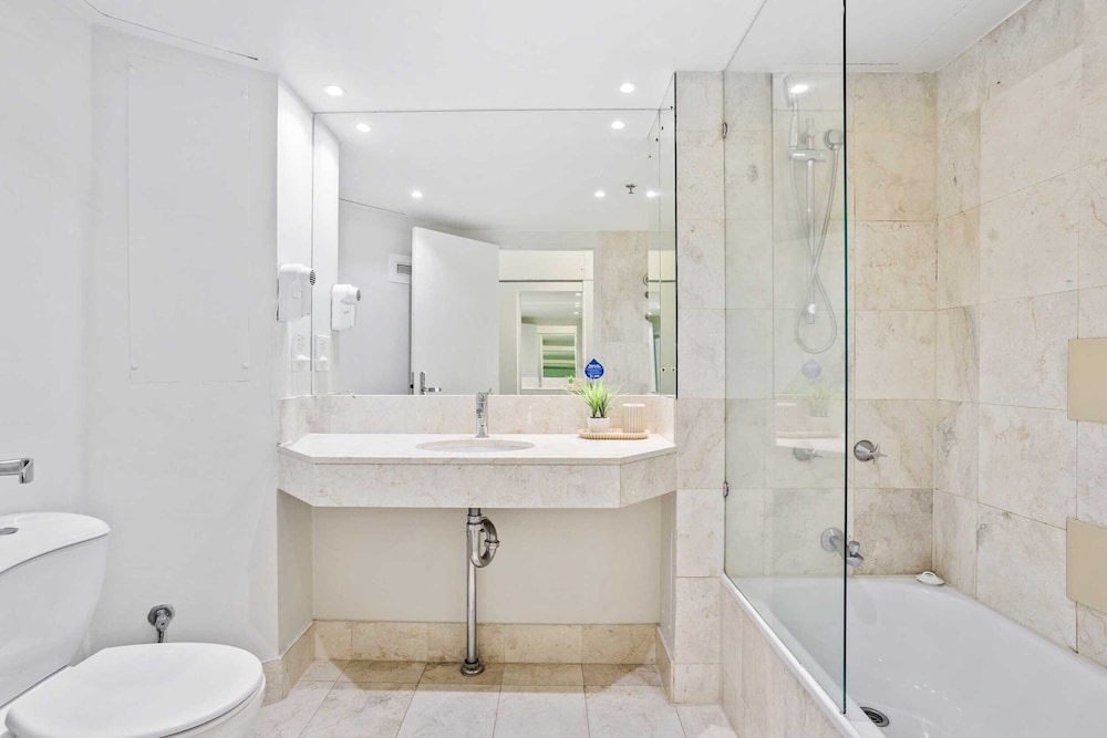 Surfers Paradise Vacations - Ocean View Surfers Paradise Studio Suite - Property Image 10