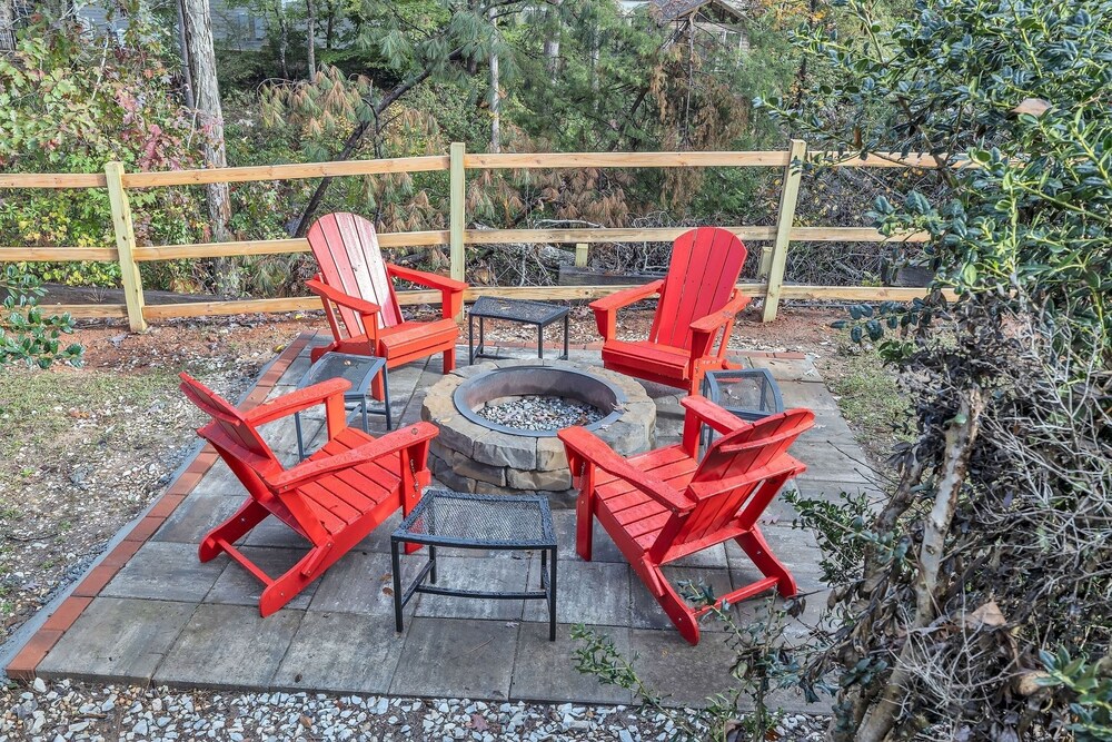 Lux Lake House W/pool & Dock On Deep Water Cove! 4 Bedroom Home