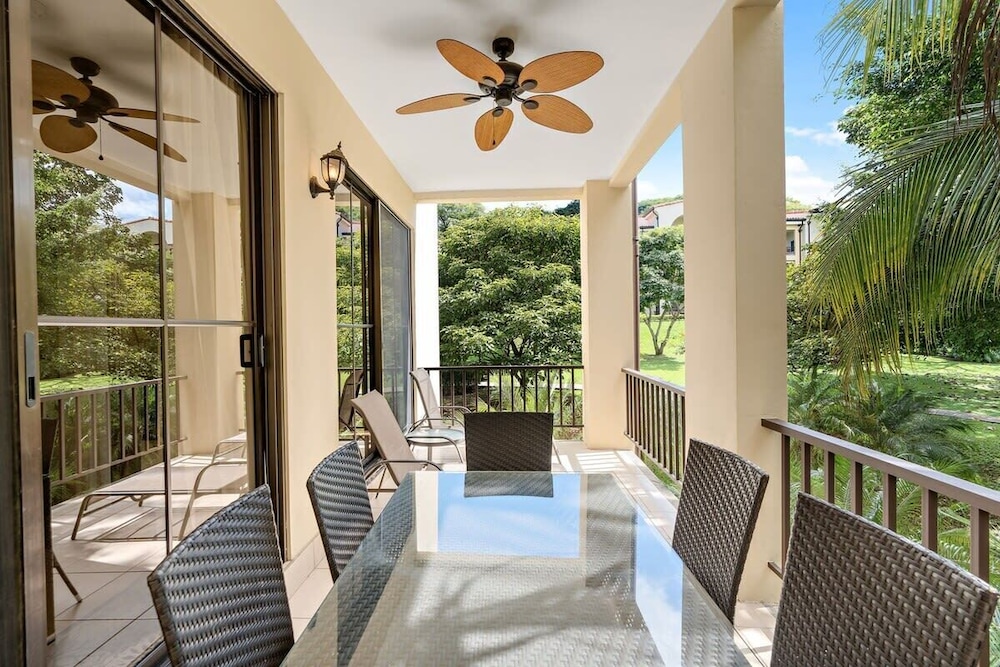 3BD Beauty in Coco - Have Coffee or Meals Overlooking Pool