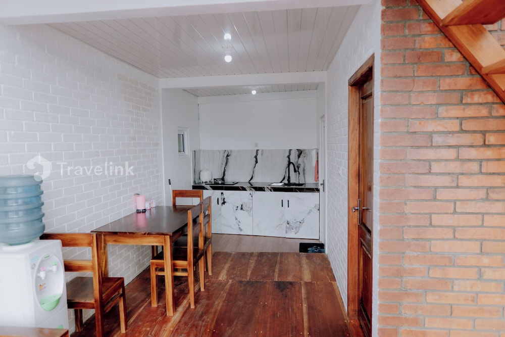White Cabin By Travelink