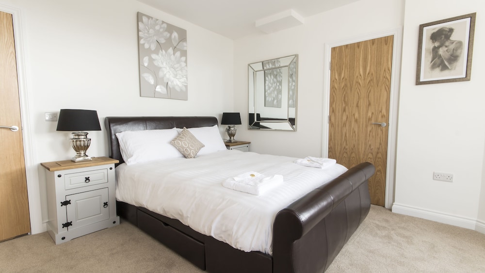 1 Bed- Captain's Quarters by Pureserviced view 4