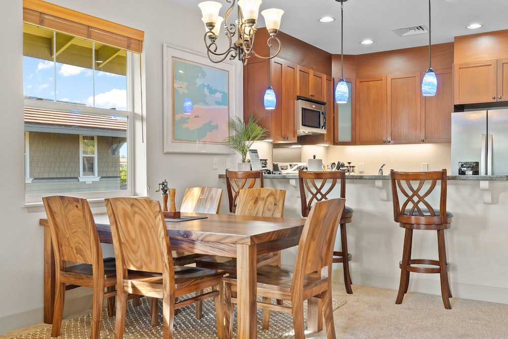 Peaceful Hawaiian Condo w Upscale Amenities - Near Dolphin Quest - Pool!- Vrkcv