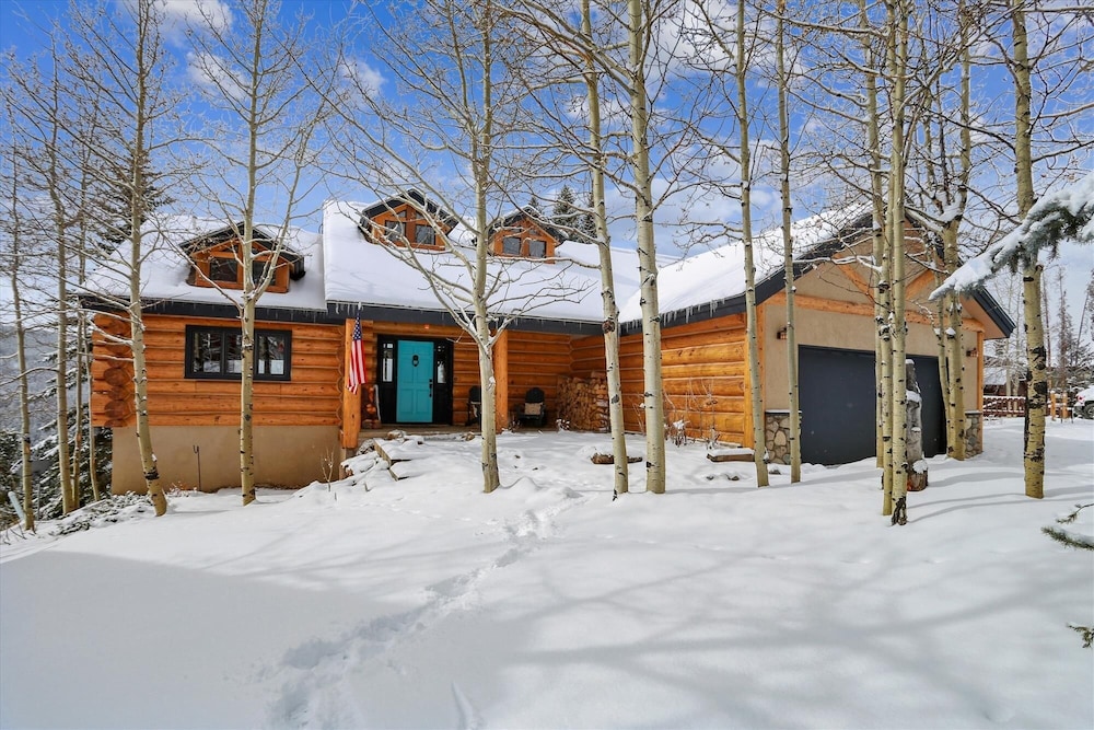 10 Southface 5 Bedroom Home by RedAwning
