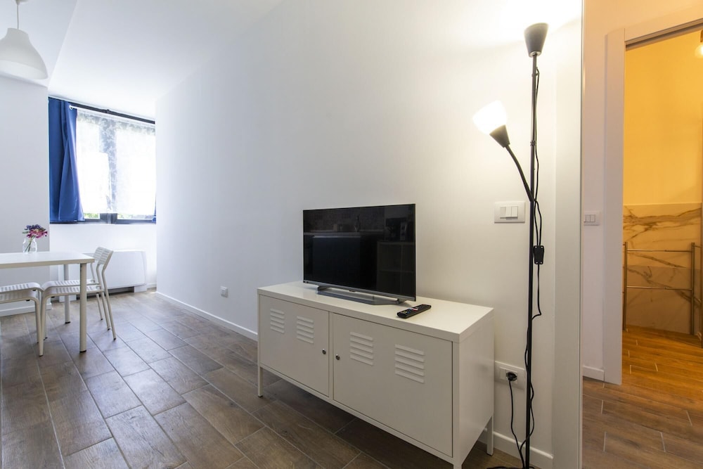 Noto 10 in Milan With 1 Bedrooms and 1 Bathrooms