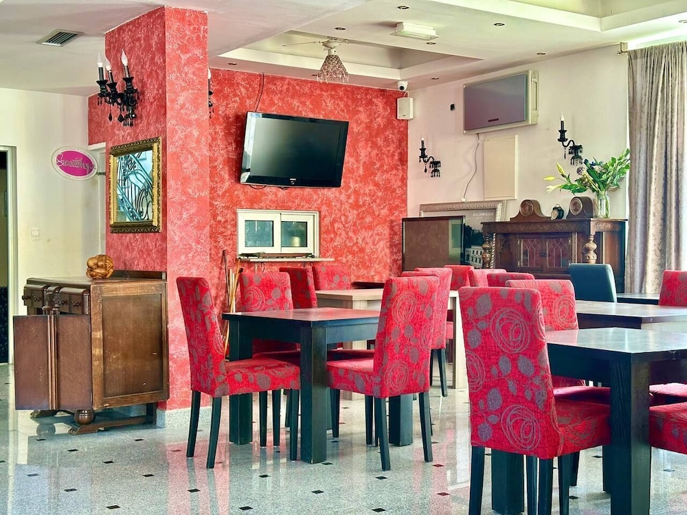 Guest House West Gate