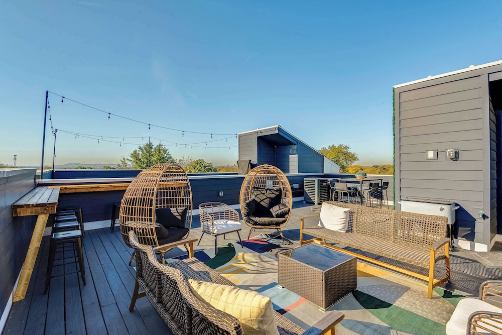 Rooftop Views Ping Pong Lounge Near Downtown Nashville