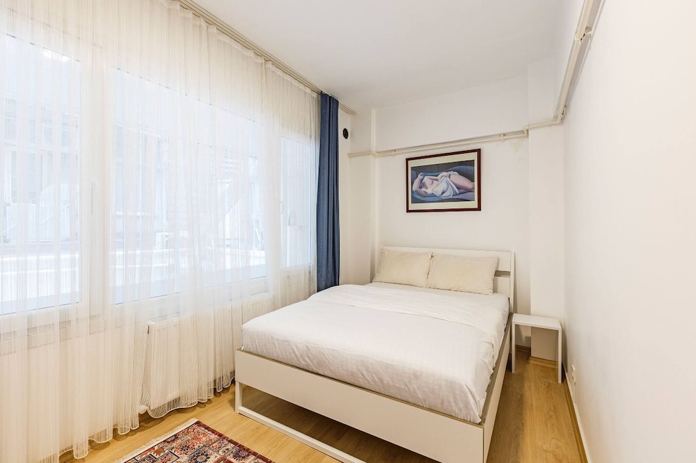 Charming Kadıköy Apartment With City Views