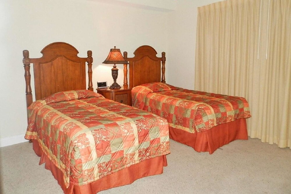 Emerald Beach Resort 2 Bedroom Apartment view 4