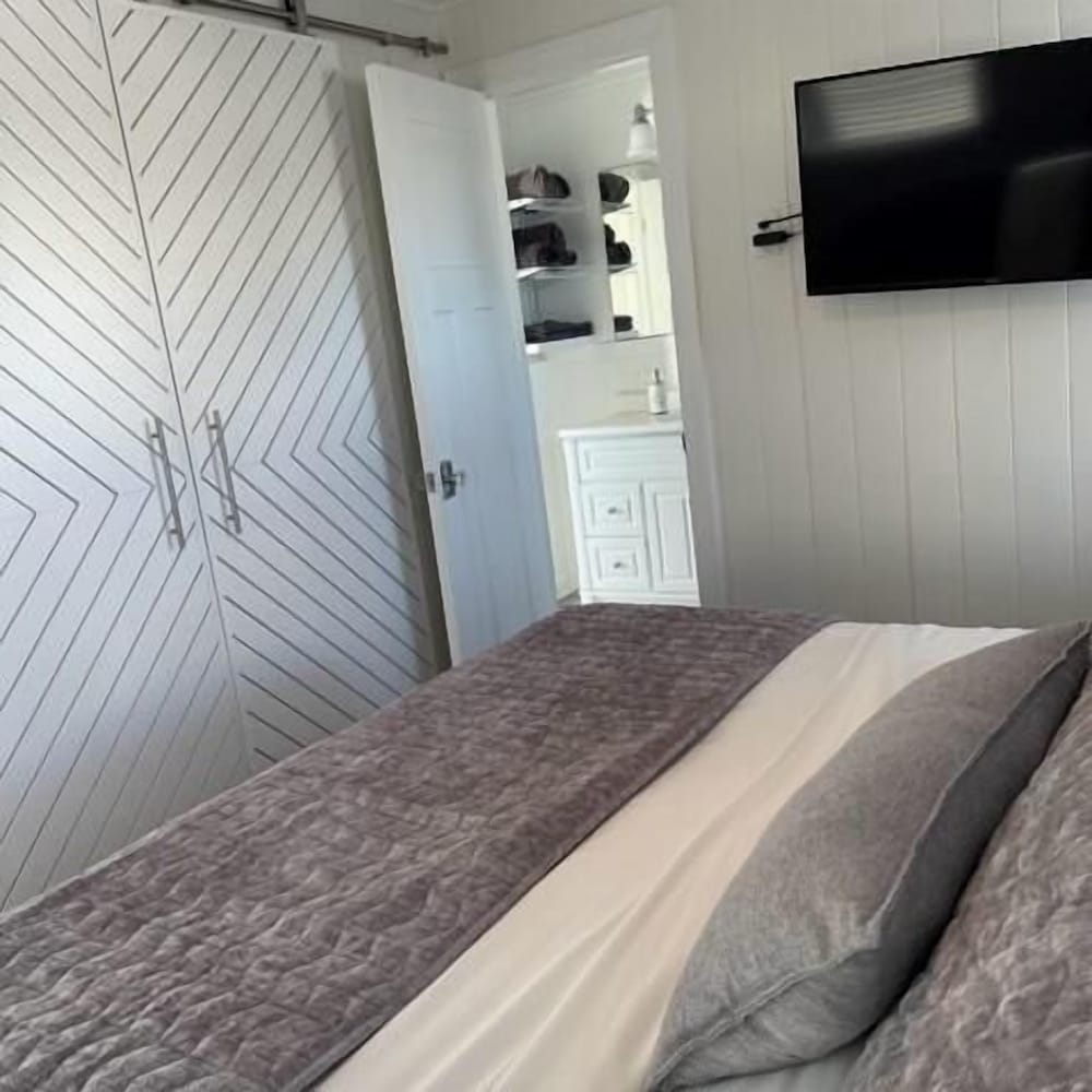 Meant To Be 2 Bedroom Home by RedAwning view 2