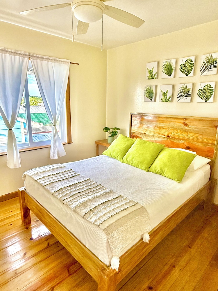 Utila Seabreeze Vacation Apartments