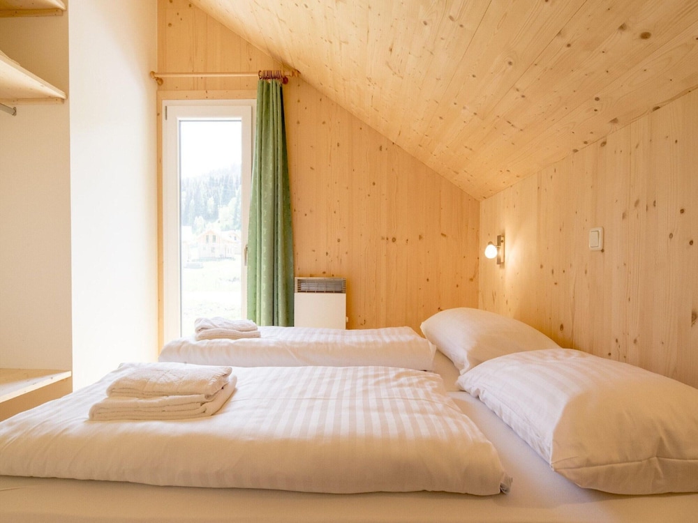Lavish Chalet in Sankt Georgen With Jacuzzi
