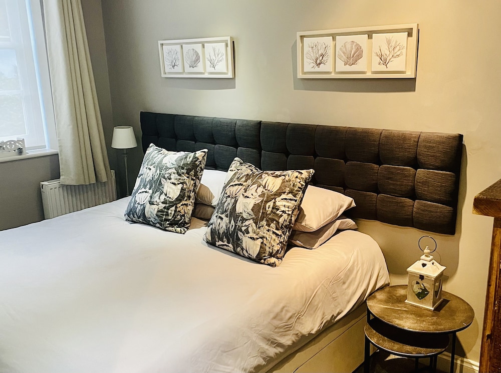 Stunning 2-bed-2bath Apt in Whitby With Parking view 3