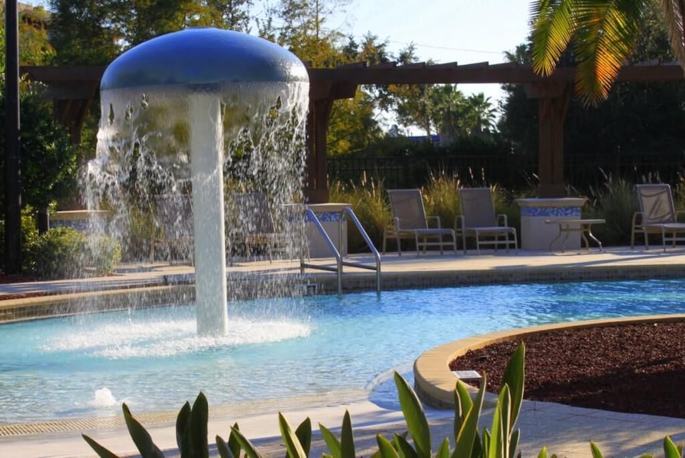 Lucaya 3 Bedroom 2 Bath First Floor Townhome - Image 4