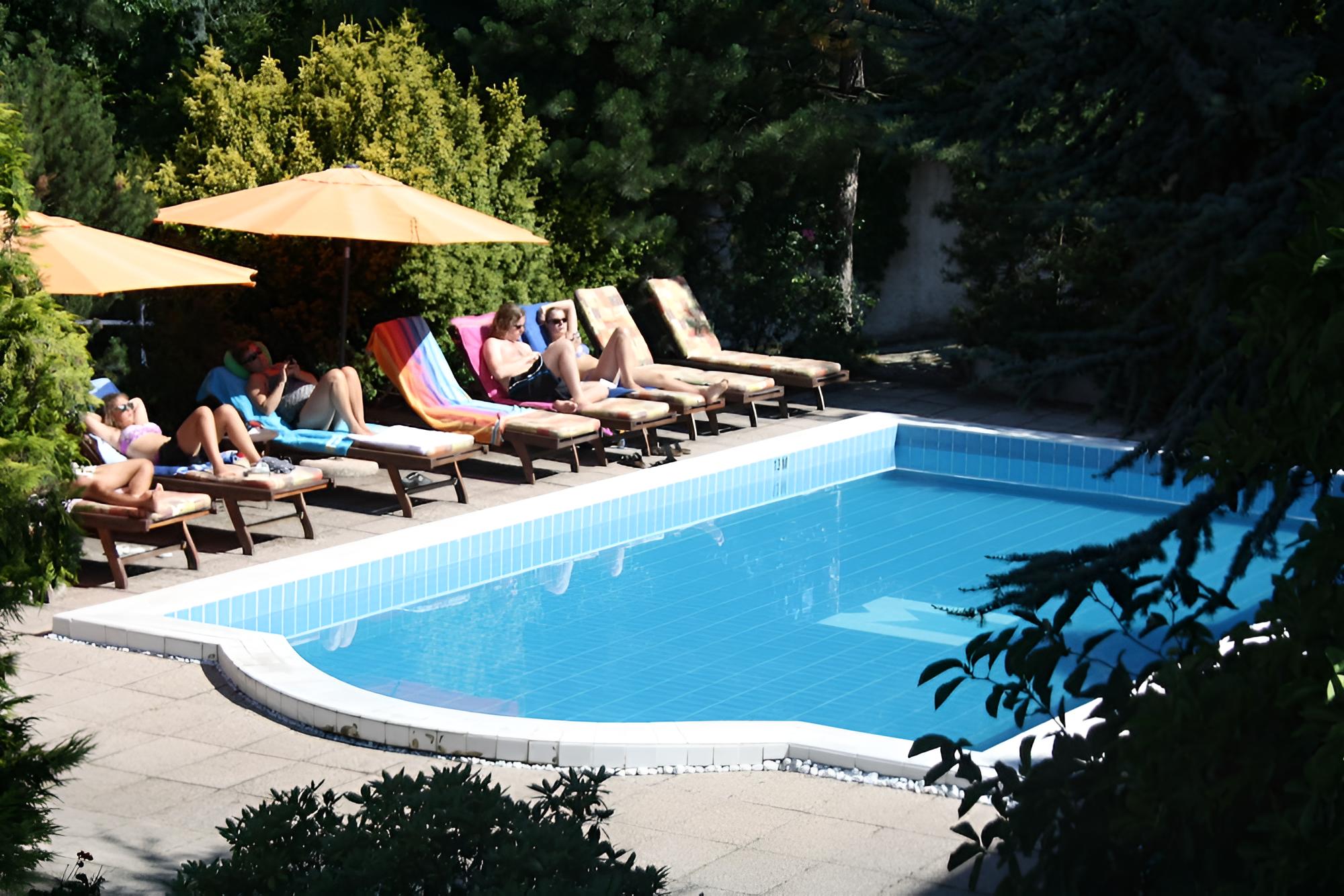 Hotel Monica