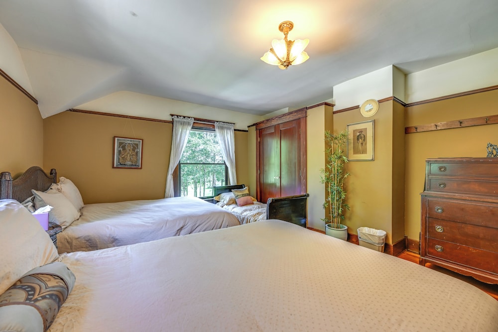 Historic Auburn House on 37 Acres w/ Private Lake! view 4